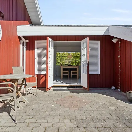 Family-friendly Secluded 3 Terraces Vejby