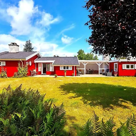 Semesterbostad Family-friendly Cottage, Secluded, 3 Terraces Vejby