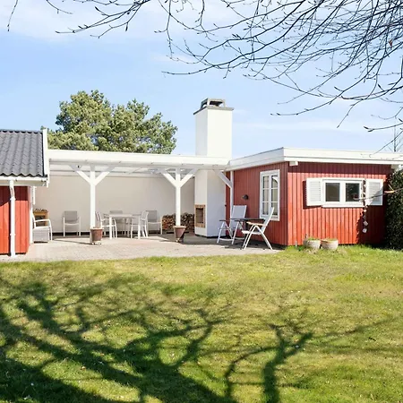 Semesterbostad Family-friendly Cottage, Secluded, 3 Terraces Vejby