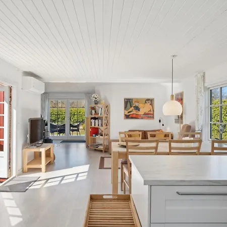 Family-friendly Secluded 3 Terraces 度假居 Vejby