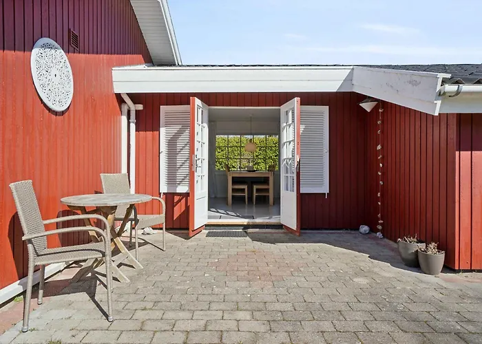 Family-friendly Secluded 3 Terraces Vejby